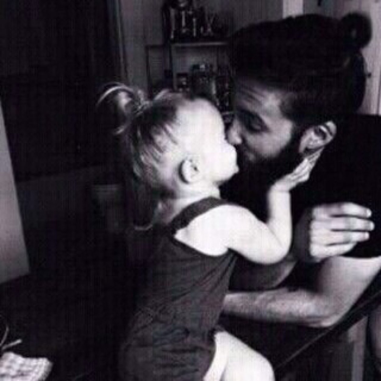 ahetv222's profile picture. 