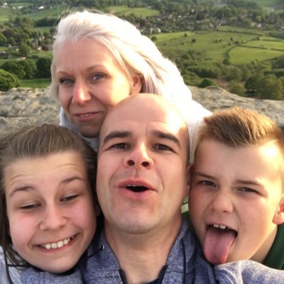 One wife, two children,great family, lifehouse church https://t.co/1Tsjjs51sW
