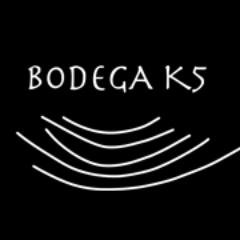 Bodega K5, es la bodega donde nace K5 Arginano y K Pilota. Dos txakolis 100% hondarrabi zuri. Estamos ubicados en Aia a 300m sobre nivel del mar Cantábrico.