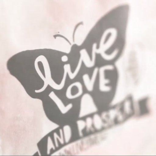 LiveLoveProspr's profile picture. E-shop který propagujeme udržitelný konzum, krásný design a velkorysost, poskytováním možnosti nakupovat a žít ekologicky a při tom ještě pomáhat potřebným.