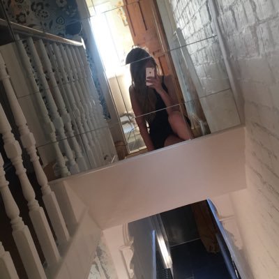 hollywentwhere's profile picture. 