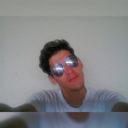 simplemente diferente al resto de las personas^_^