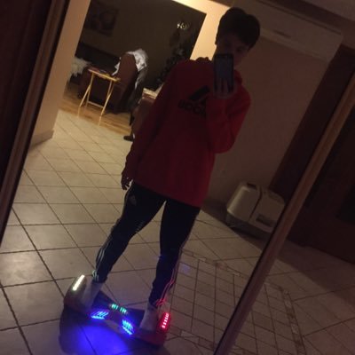 sacha_p_13_hi's profile picture. 