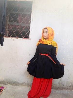 am khadijatul-iman base and origin in yola ,adamawa state of nigeria,22 in age,student,journalist and make up artise