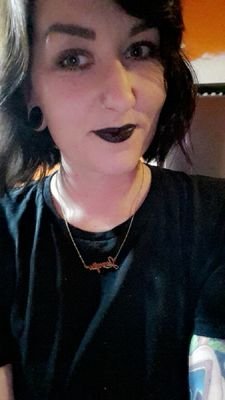 ladyevans_'s profile picture. She wears all black just like her soul, yet her heart is made of gold.                                         #thearpy