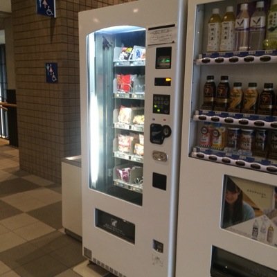 明治大学 駿河台キャンパス二階に設置されているパンの自販機のbotです。