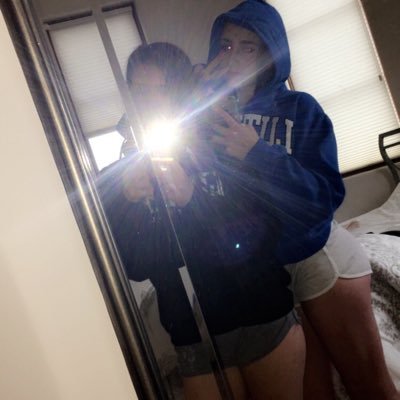 hmu on ig @ emmielatuff
