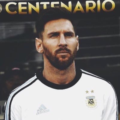 لم اخلق لكي اشجع مرتين ، الحياة مره واحده والموت مره والنصر وبرشلونه مره وهم عشقي في كل مره