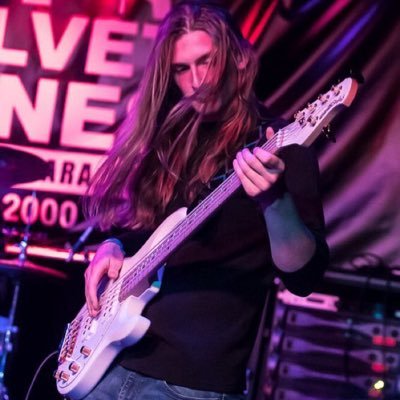 ArtFrdrxHair's profile picture. So luxurious!