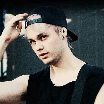 go and follow @majestic_5sos__ MICHAEL CLIFFORD IF YOU SEE THIS FOLLOW THIS GIRL