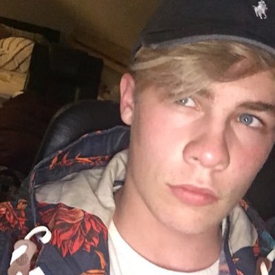 b_le_ac_h's profile picture. A regular guy... Likes bacon