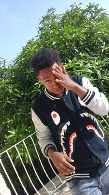 aspiring song writer and photographer it's just my lifestyle :)