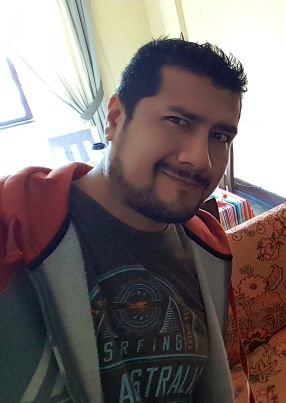 Loco del tuiter y GEEK, Fifero, amo PS4, Huachafo, lleva fútbol en la sangre crema de corazón, muy enamorado de la vida :) muy feliz todos los días :)