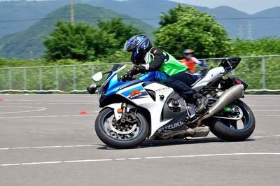 days_gsx's profile picture. GSX-R1000(L1)で技術向上の為になんちゃってジムカーナを始めた写真好きなバイク乗り。 なんか最近登山だけじゃなくてマラソンにも目覚めちゃったっぽい。 ヘッダーの絵画はFFシリーズでお馴染みの天野喜孝先生直々に描いて頂きました。