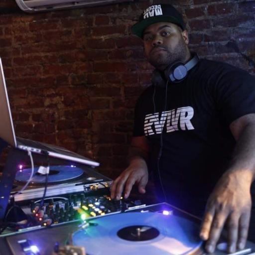 Voguish is an up and coming DJ/Producer from Philly. Spinnin tracks together from different types of genres, while not being limited by them. #Hustle #MusicLife