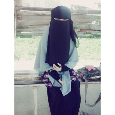 ainamalayzi's profile picture. 