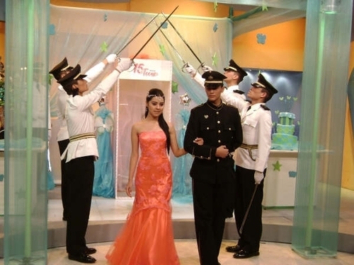 LA GUARDIA DE HONOR  te brinda el mejor servicio de calidad en cruze de espadas para quinceaños y matrimonios,ubicanos al 992413575 -(98)102*6292 - 5327763.