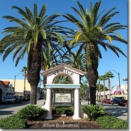 Located in downtown Venice, FL - Artisans carries PANDORA, Alex and Ani, Marahlago Larimar, Lokai, unique jewelry, artwork, and a variety of home décor/gifts.