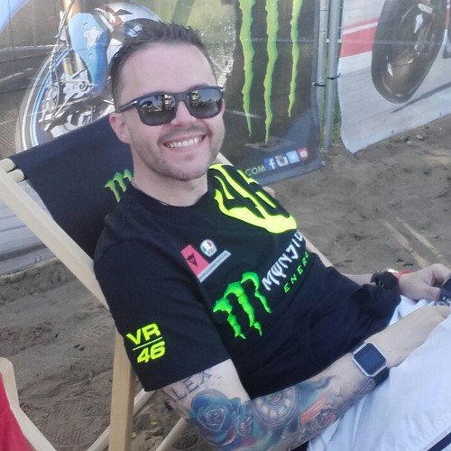.Gooner .Arsenal. Mind the GAP!!! Ink Addict....Moto GP. Proud Dad...Recently back in UK. PS, wheres the sun gone?!