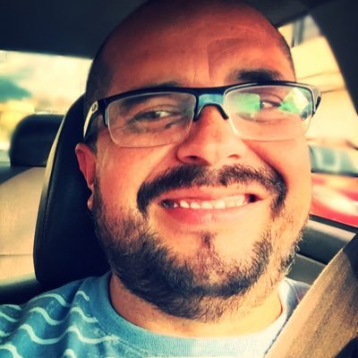 ByronMaldo's profile picture. Tengo el si fácil y el no negociable, odio las cosquillas en el estómago y sueño con tomar un taxi y decir hey siga ese auto... Ojalá el taxista tenga Twitter.
