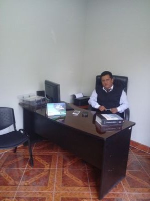 Abogado, Conciliador Especializado en Familia , Arbitro de Derecho,  con Estudios en Post Grado en   Civil Comercial , Gestion Publica y Fiscal en el M.P.