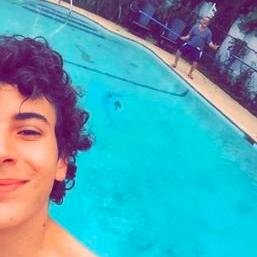 Amo Mirko Trovato. @MirkoTrovato00 Follow me al più presto o ti stupro il criceto.