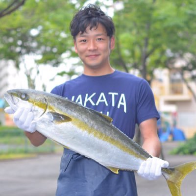 博多の魚屋さん おぎはら鮮魚店 T Co 6wlurgnqqe ヨコワカツオ入荷しております ヨコワカツオはカツオという名が付いておりますが 黒マグロの子供なんです 今の時期は刺身が絶品ですよ 出世魚 ヨコワ ヨコワカツオ ヨコワマグロ