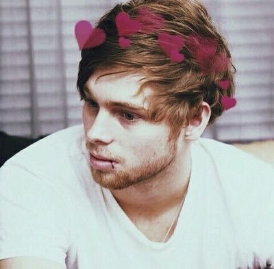 DON'T FOLLOW rt/fav and mentione Luke please.
⬇⬇⬇