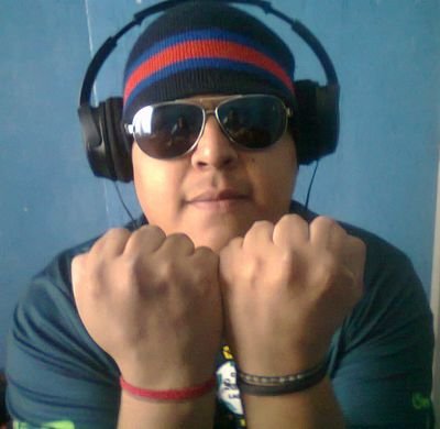Papá luchón, gordiguapo, chavorruco, compositor, poeta y loco.