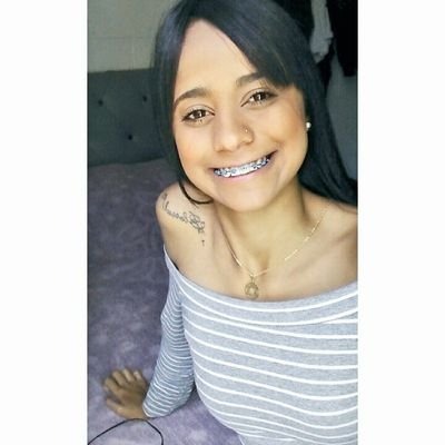 Pros bico a alegria que eu vivo chega ser a revolta ✌