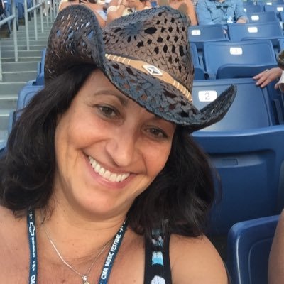 MaloneyTramiti's profile picture. FUN!!!