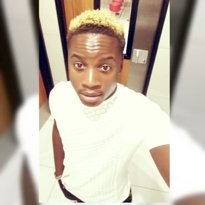 robertojayc's profile picture. I'm charismatic,friendly and generally an easygoing guy..Always good for a laugh - 🙏GOD first - Capricorn♑-🎓Student -⚽Manchester fan