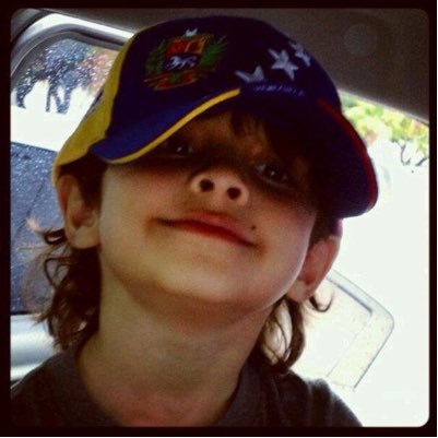 CarlosVillawolf's profile picture. Venezolano en el exterior, 2 hijos, con una esposa maravillosa...para mi el único sentido en la vida es ver libre a mi Venezuela !!!