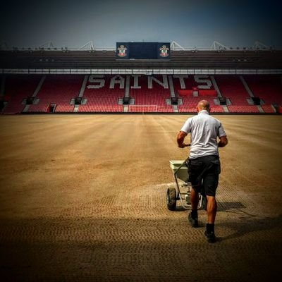 Groundsman for Southampton FC, St Mary's stadium. 
Any views I express are from my very own brain, or generally someone smarter & are not related to the club.