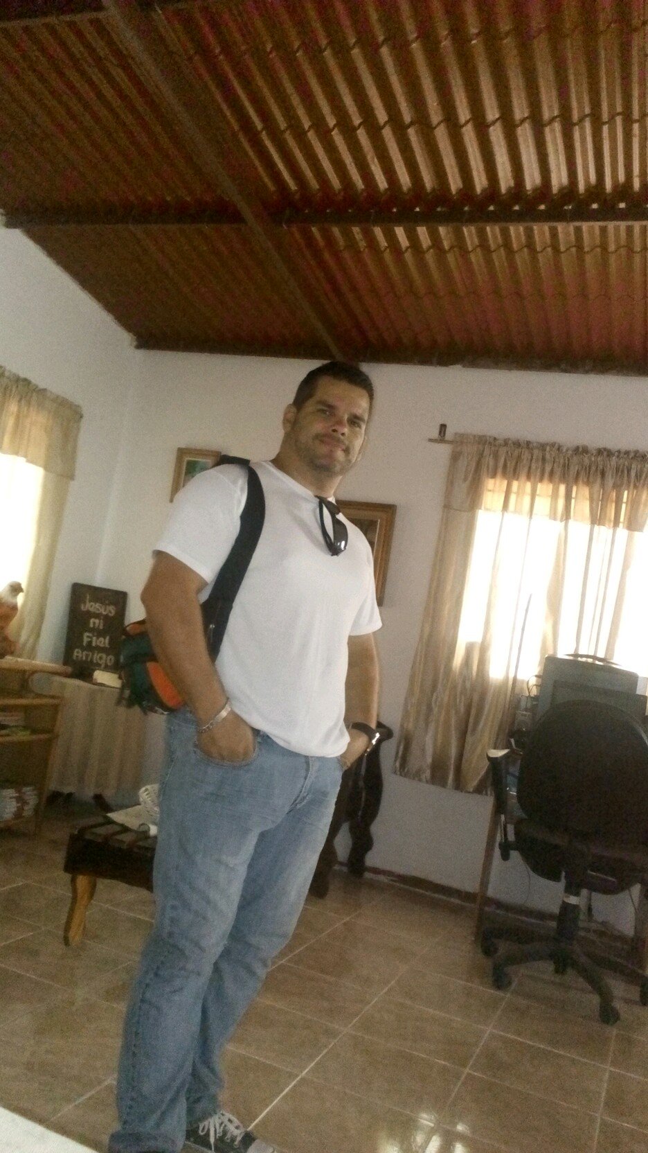 titoarocha's profile picture. Adorador en Espíritu y verdad, músico, compositor, enamorado de Dios y mi familia.