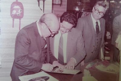 Solo en el diccionario el éxito viene antes que el trabajo. La democracia no es perfecta, pero sigue siendo el mejor camino hacia la libertad y el progreso.