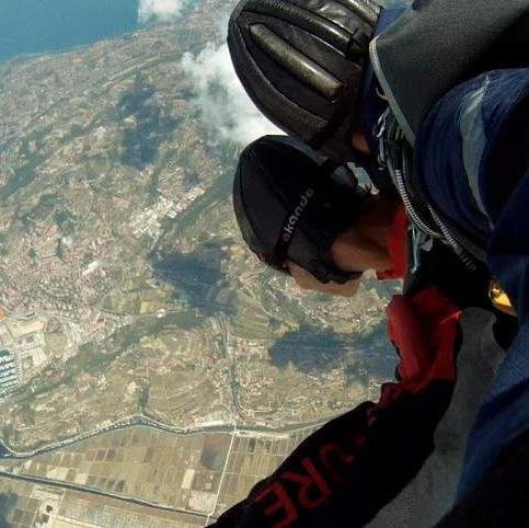 We are dedicated to help you find the best and safest place for your Tandem Skydive!