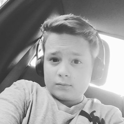 Hi Everyone! This is my official Twitter! So make sure to go and follow me! And also turn on post notifications!!