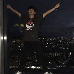 ファッションと邦ロックとカメラとビートルズと美味しいものが好き。 スタイリストになりたい。ライブハウスにいたい。21歳。