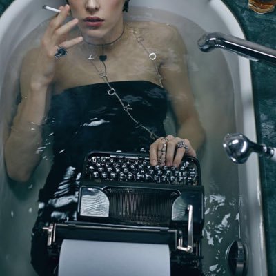 Islamova_h's profile picture. 