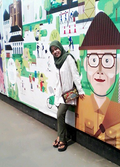 rahmihukmil's profile picture. sepandai-pandai ya kita pasti akan ada yang lebih pandai dari kita ,