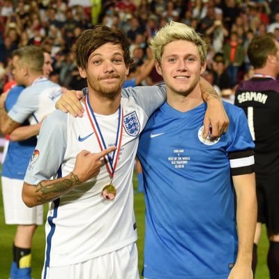 Updates on what the boys are up to on their break! • Met Niall and Louis 4/6/16 & 5/6/16 • Follow for updates and unseens!