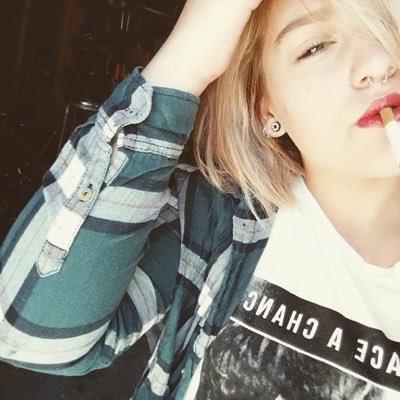 celine2528's profile picture. 7teen | Suisse - Italienne - Allemande | Follow back |