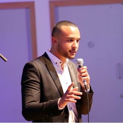 Phil Faulkner Network Marketing Trainer & Top UK Sales Coach, delivering sales and marketing strategies to help you generate more exposure & convert prospects.