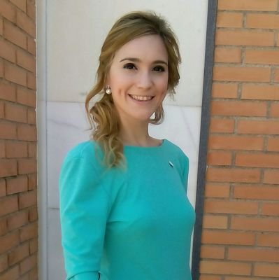 Graduada en Educación Infantil, Cacereña
*No hay nadie tan rico que no necesite una sonrisa, ni tan pobre que no la pueda dar.*