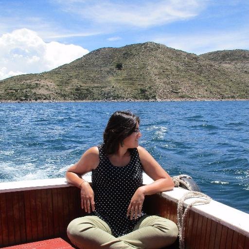 Trabajadora Social UC de profesión, busquilla de vocación. Indecisa, alegre, sociable y solitaria. Me gusta cucharear manjar, el sonido del agua y acampar