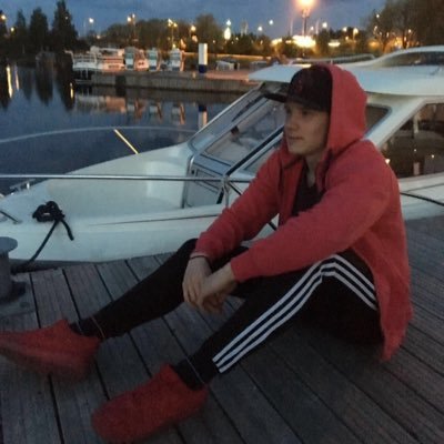 ”Onhan valtiollakin velkaa”. Omasta mielestä hyvää huumoria ja toivottavasti välillä asiaakin.