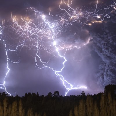 YY15875499's profile picture. 我が雷撃は世界をも打ち砕く