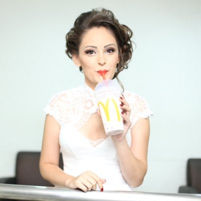 blogdannirusso's profile picture. Tenho 25 anos, publicitária e criei esse o Blog Danni Russo como um hobbie, para compartilhar com vocês tudo que eu gosto e um pouquinho do que eu sou!