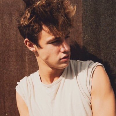 CamRPGWHS's profile picture. Je n'appartiens qu'a une seul personne.